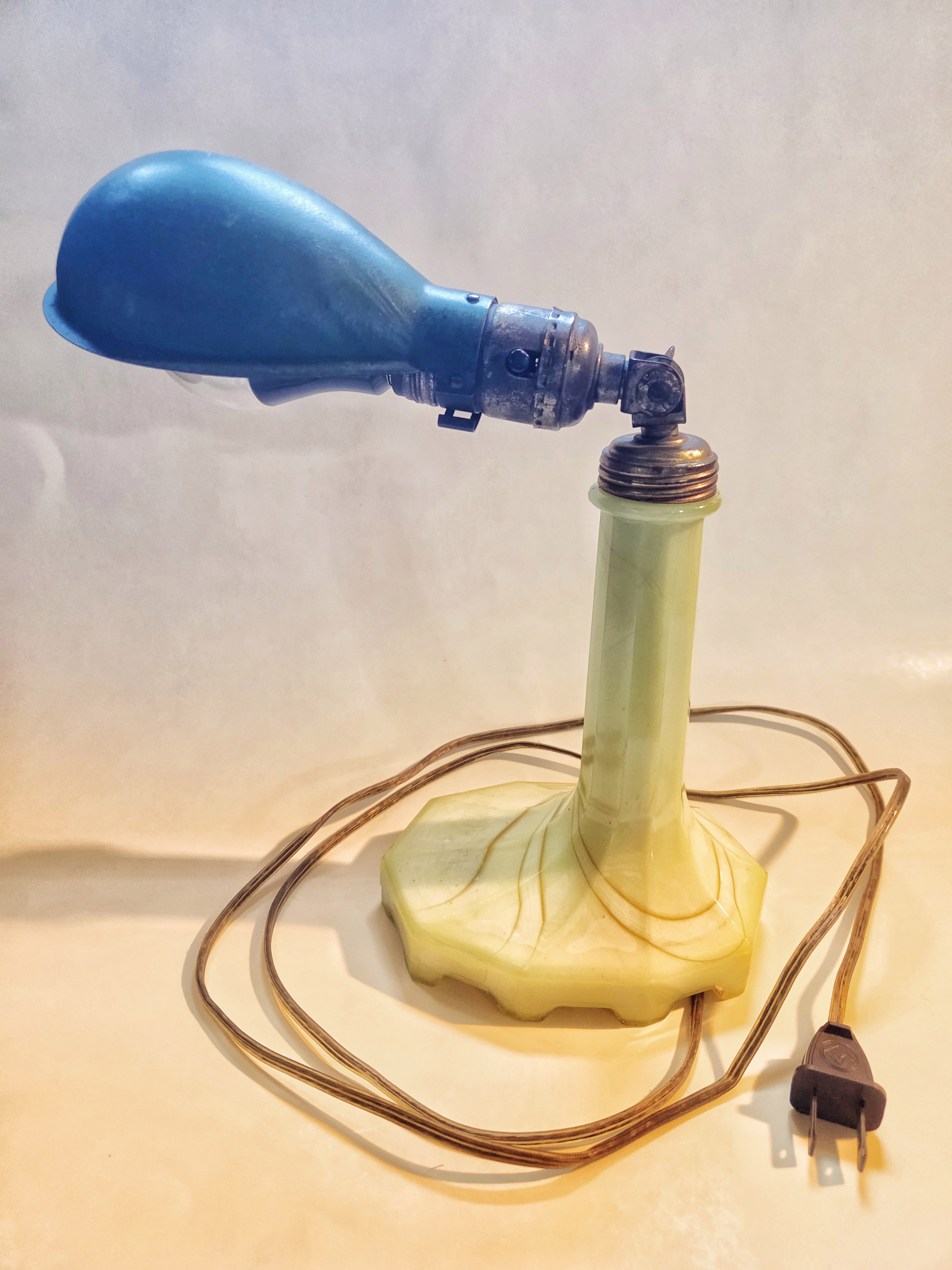 Houzex Slag Glass Desktop Lamp